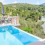 Nina Plitvine 4* Vela Luka