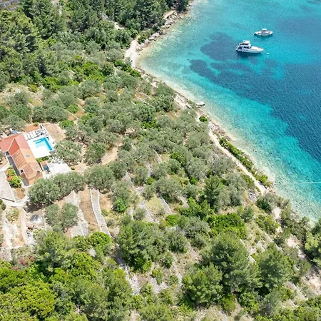 Nina Plitvine 4* Vela Luka