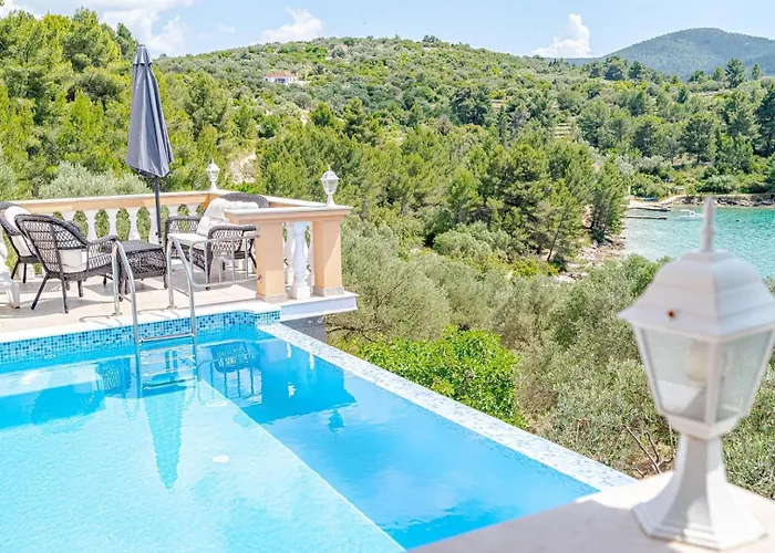 Nina Plitvine 4* Vela Luka