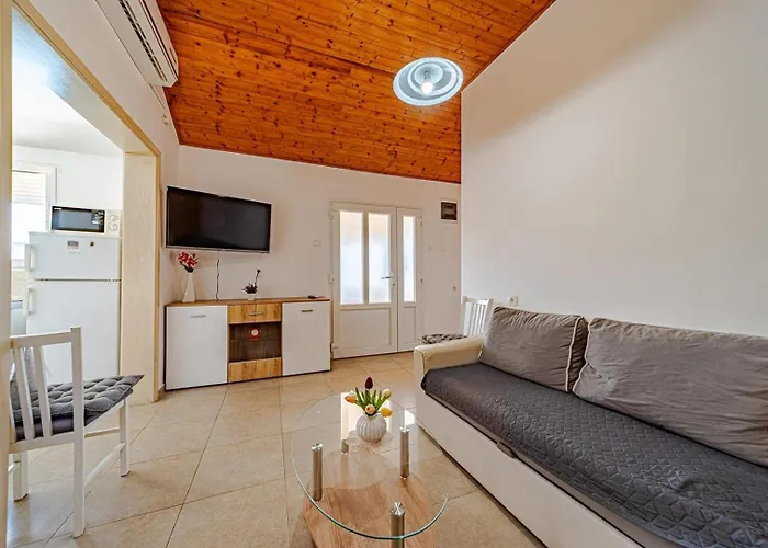 Nina Plitvine Vela Luka